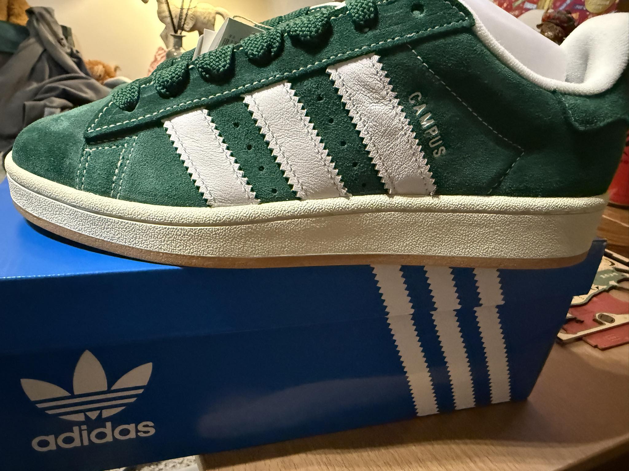 Adidas Campus 00's  size 9 Green / White