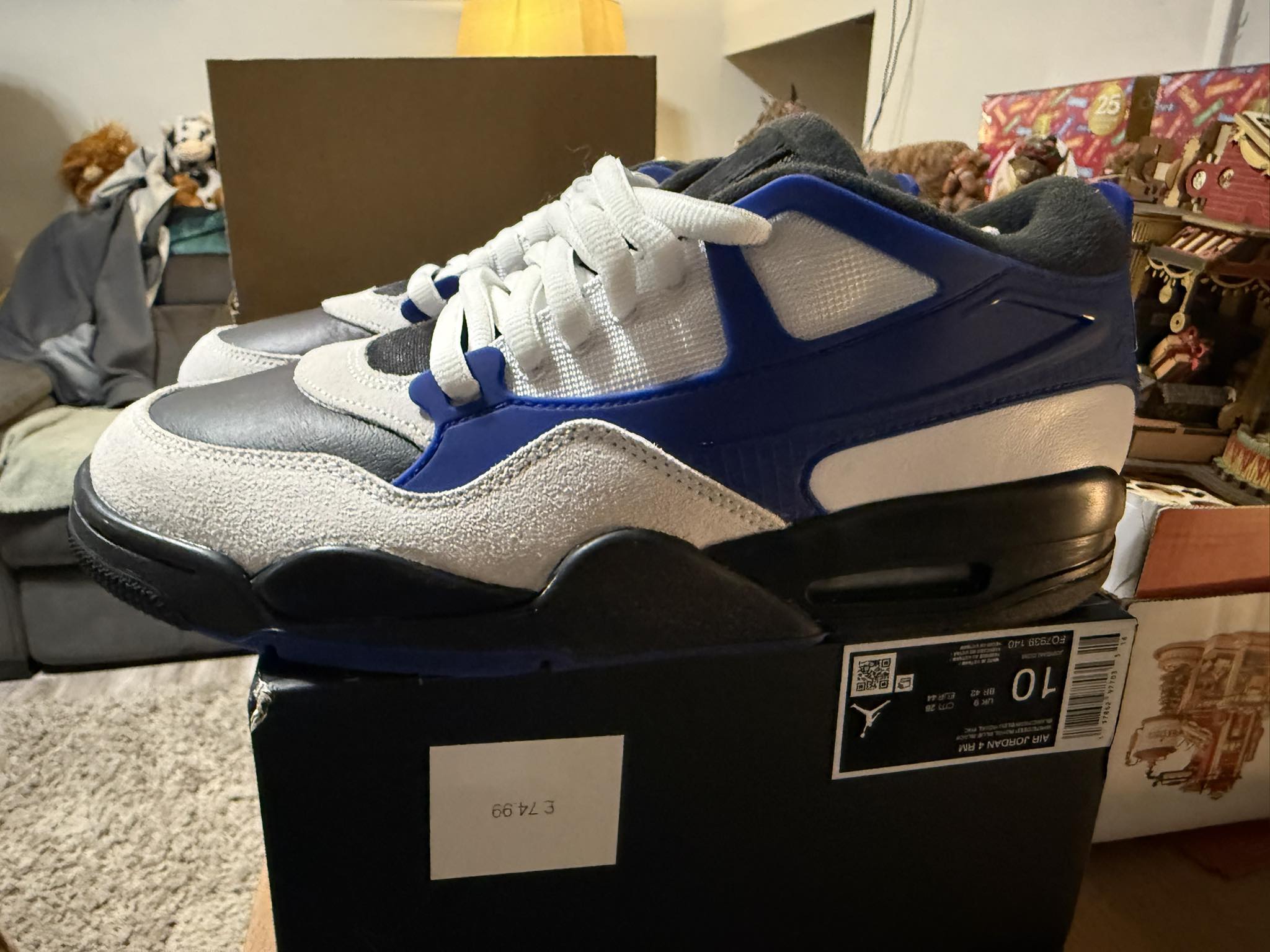 Nike Air Jordan 4  RM  size 9