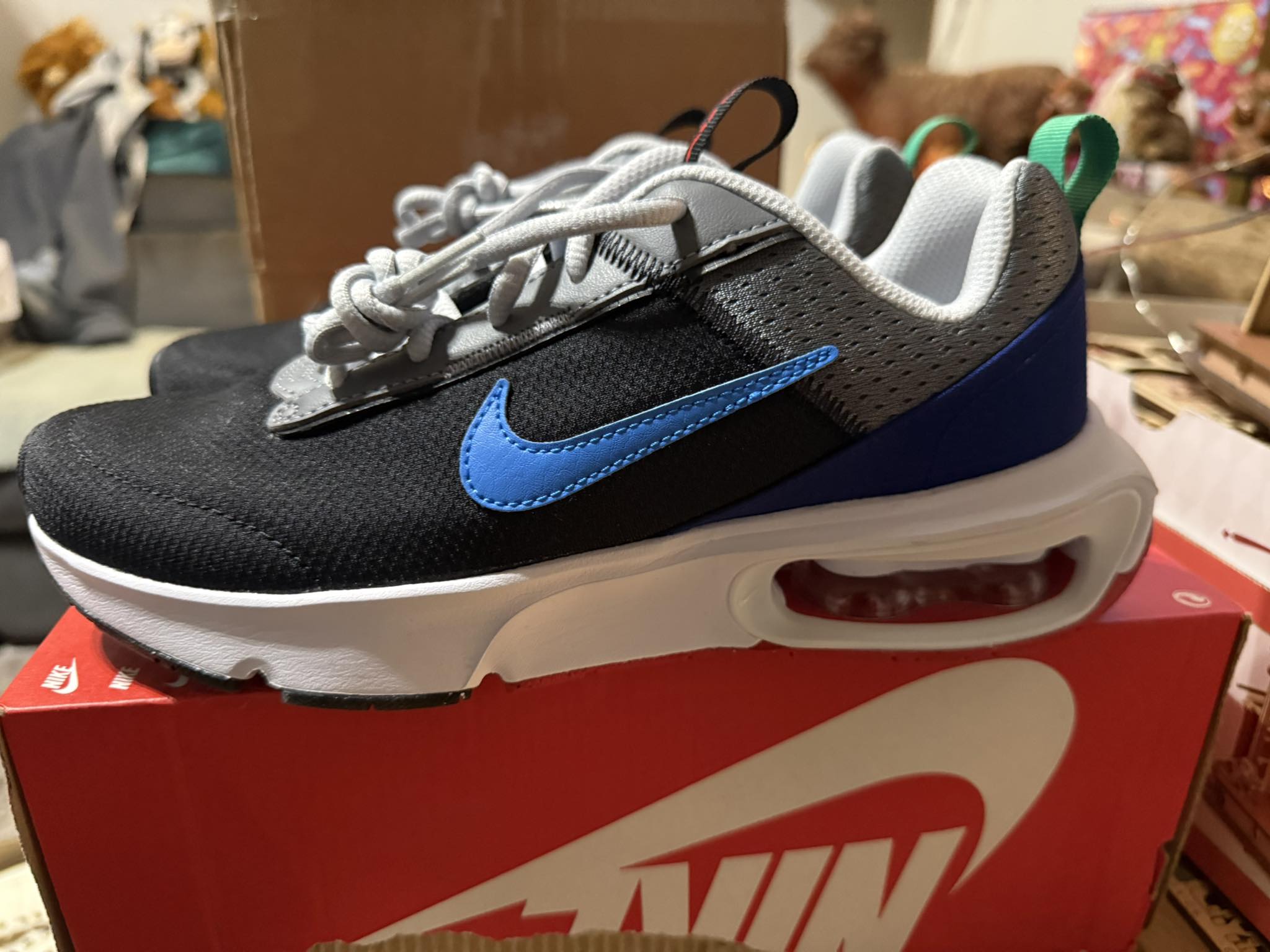 Nike Air Max Intrlk lite   size 5