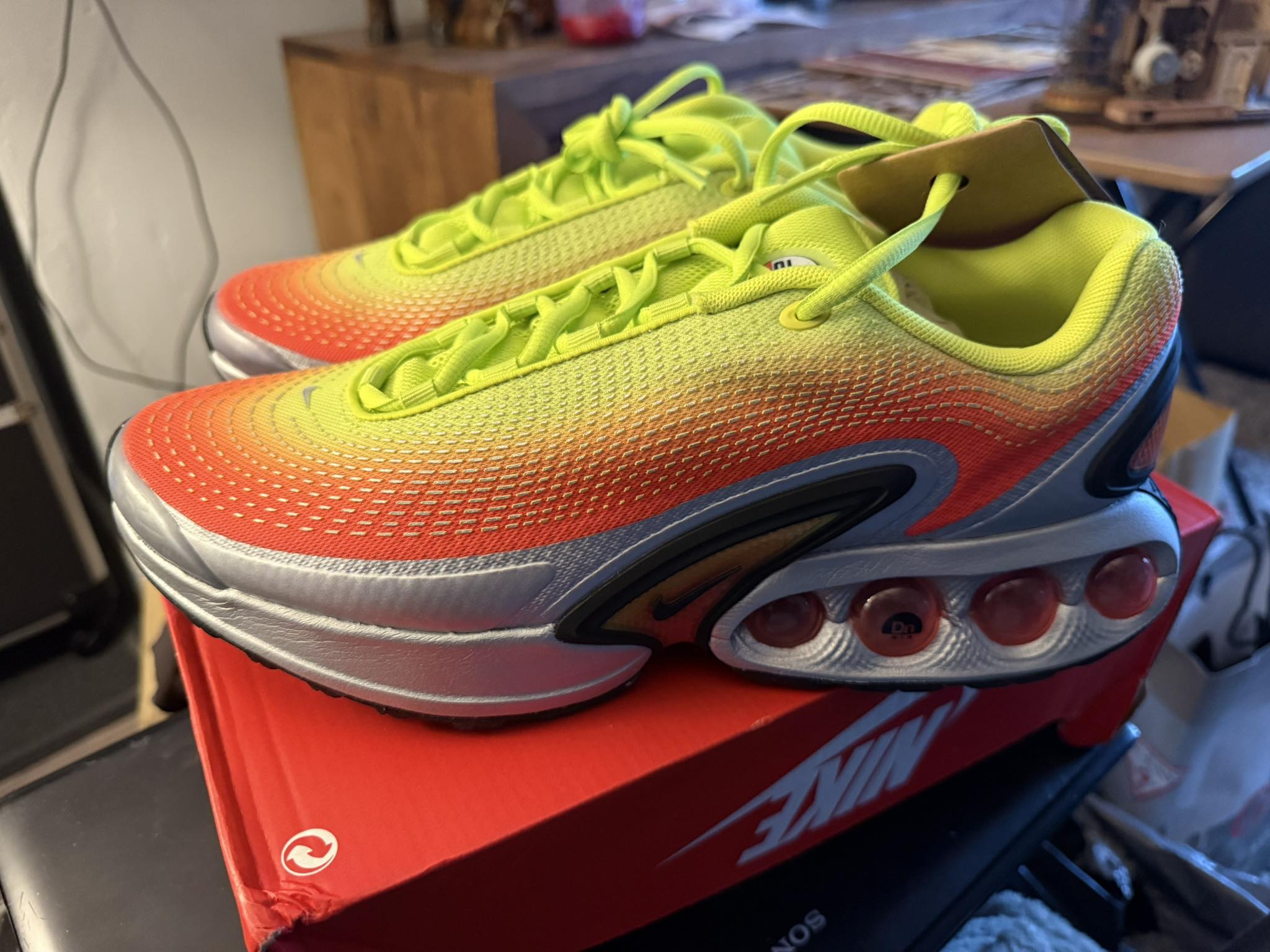 Nike Air Max DN SE Cyber  size 9